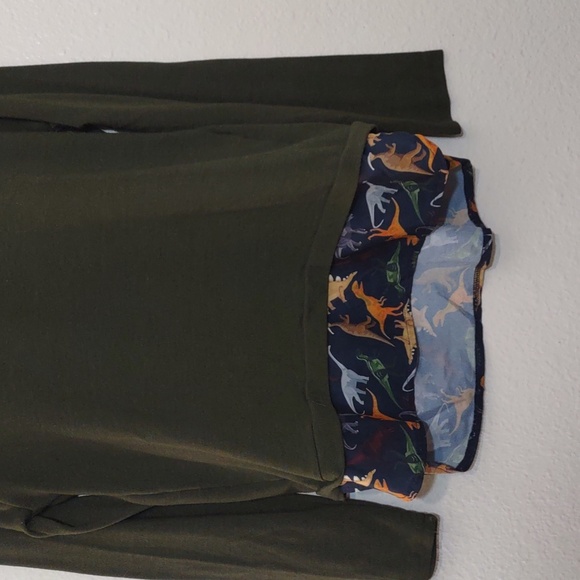 SLIGHTLY USED L.A SOUL LONG SLEEVE FOREST GREEN WITH DINOSAUR PATTERN LINNING - Picture 3 of 8